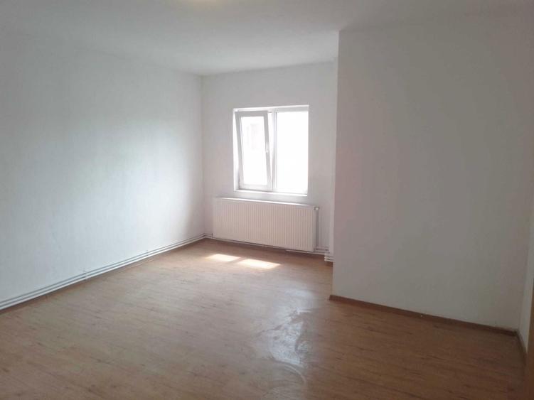Vand apartament 2 camere semidecomandat et 4 60mp zona primaria - 4