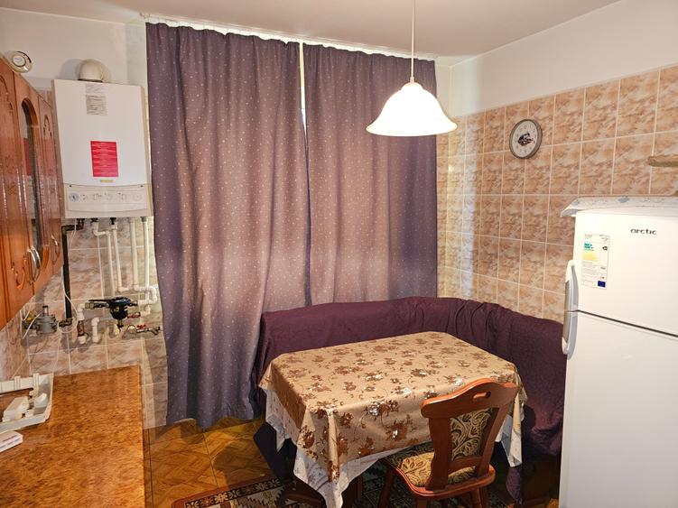 Chitila Sector 1-Bacului-P+1+M-5 camere, 2 bucatarii, 2 bai,2 centrale,400000€ - 8