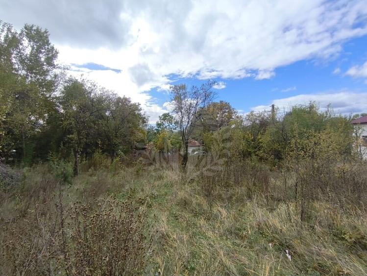 TEREN INTRAVILAN// CORNU DE JOS - 1