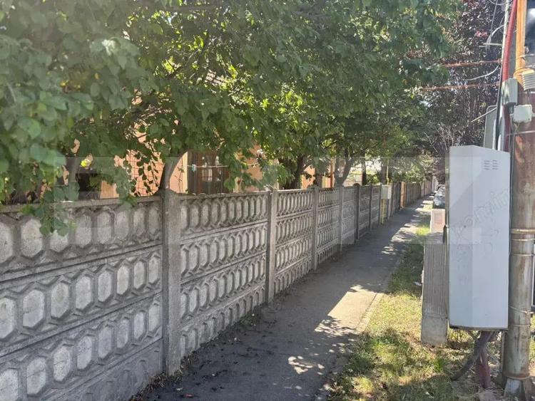 Casa individuala de vanzare, zona Mahala artera principala - 4