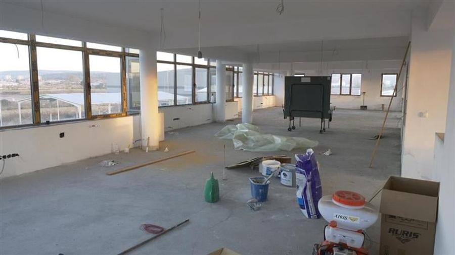 Se inchiriaza spatiu cu caracter multifunctional, in zona Mureseni - 3