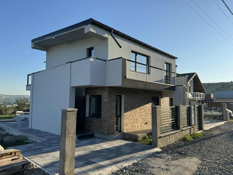 Vila de lux, 220 mp, la cheie, Dezmir - 1