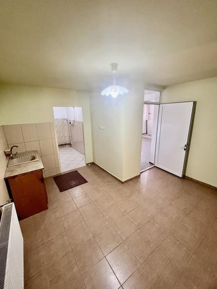 Casa de vanzare Frumusani - Spatiu Comercial la Parter - 25 min de Bucuresti - 15