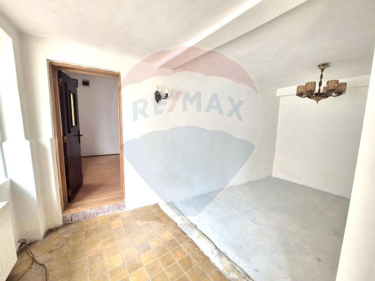 Casa de vanzare pretabila locuinta sau afacere | 13 Septembrie - 6