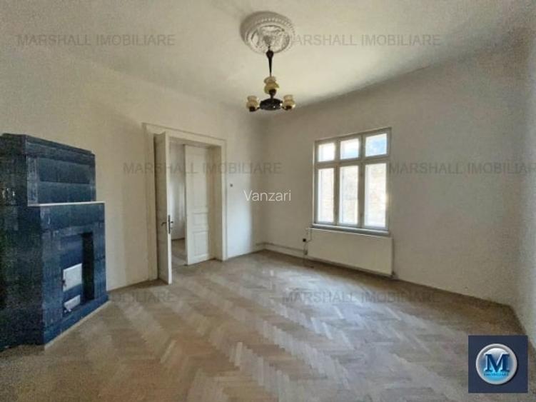 Casă cu 5 camere în Ana Ipătescu