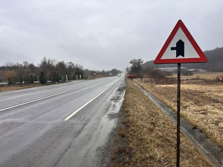 Vand TEREN INTRAVILAN 10.000 m2 ,front 50 ML la DN E-60 CAPUSUL MARE - 2