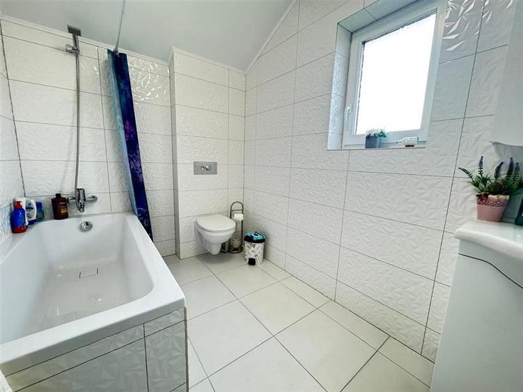 Casa moderna cu 4 camere si terasa in cartierul Tineretului - 11