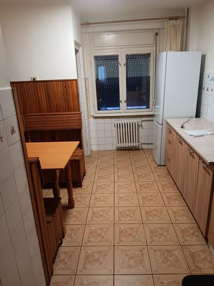 Inchiriez apartament 3 camere - 1