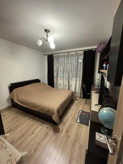 Vind apartament 2 camere,semidecomandat,et.1 din 4,renovat complet - 1