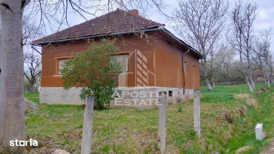 Casă cu 4 camere cu Teren 1079 Mp în Vârfurile
