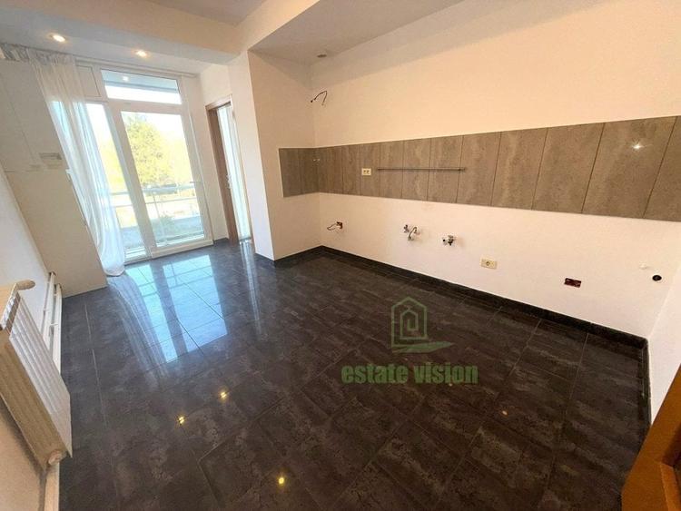 Apartament cu 5 camere semidecomandat în Primăverii