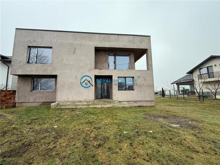 Royal Imobiliare - Vanzare vila in zona Strejnicu - 1