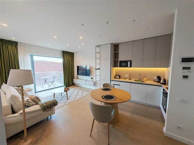 Apartament cu 2 camere semidecomandat în Aviației