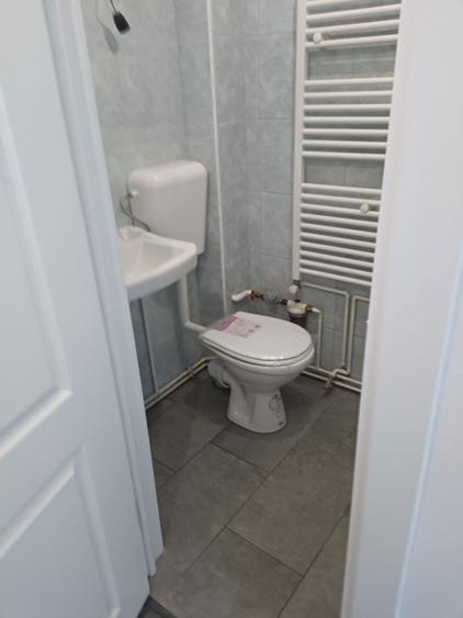 Vand apartament,2 camere , semidecomandat 30mp ,zona Dealurilor Florilor,parter inalt, 52500 negociabil - 4