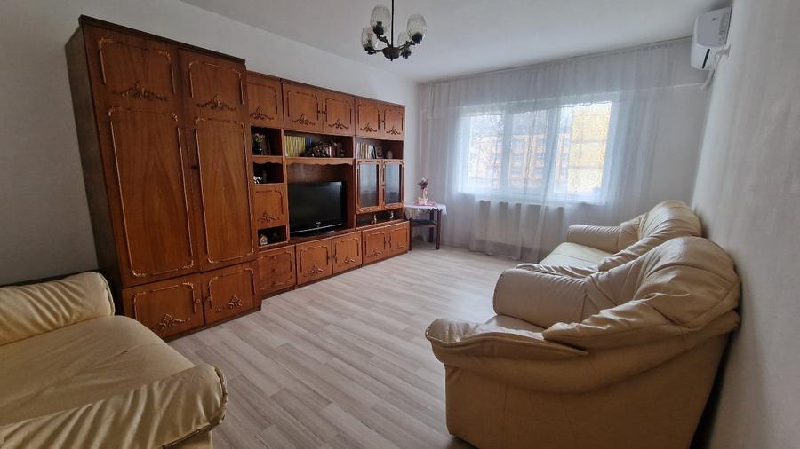 Proprietar , vand ap cu 2 camere - 1