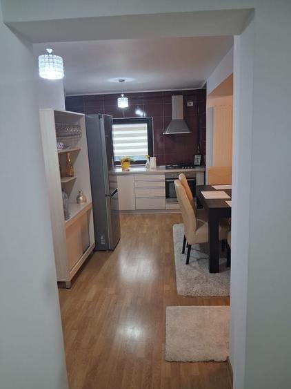 Apartament cu 3 camere decomandat în Exterior Vest