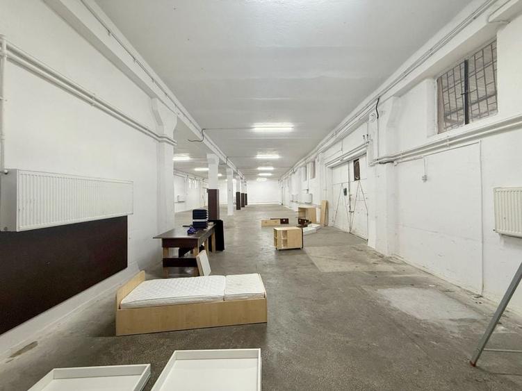 Spațiu industrial de &icirc;nchiriat - 1.690 mp, acces TIR- zona Fratelia - 25