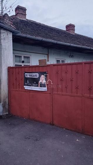 Casă individuală cu 3 camere cu Canalizare în Central