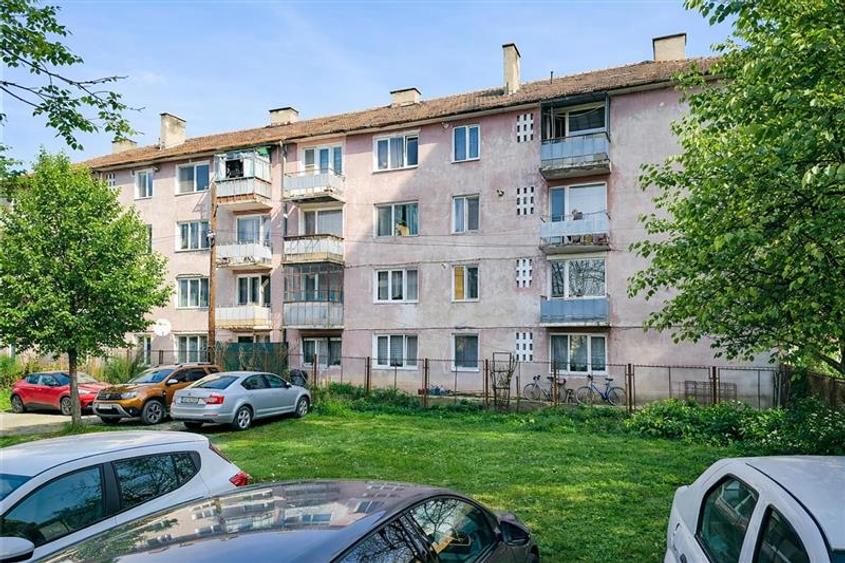 Apartament cu 2 camere decomandat în Lenin