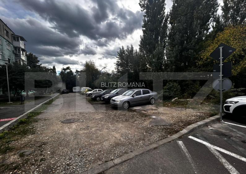 Teren intravilan de vanzare, 702 mp, zona 9 mai