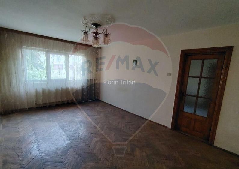 Apartament cu 3 camere str. Alexandru Vlahuta