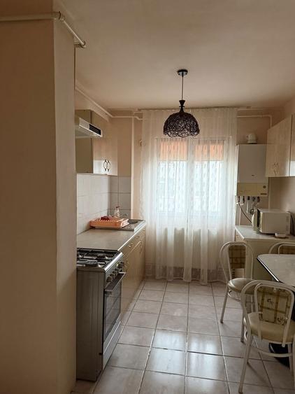 Inchiriez apartament cu 3 camere - 8