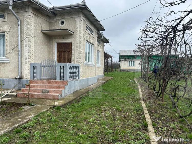Casa din caramida, cu teren 5810 mp - Calinesti - 5
