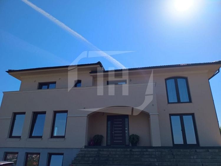 Casa individuala cu 6 camere, arhitectura moderna si finisaje premium - 1