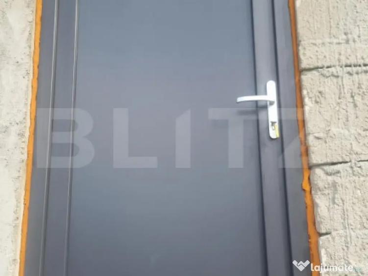 CASA LA ROSU CU TEREN - 1