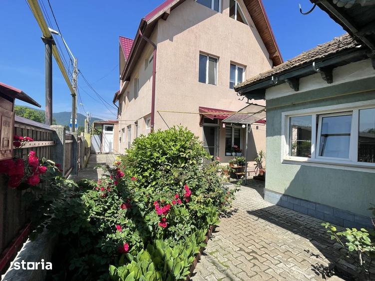 Investitie Inteligenta: 2 Case la Pret de Una in Piatra Neamt - 1
