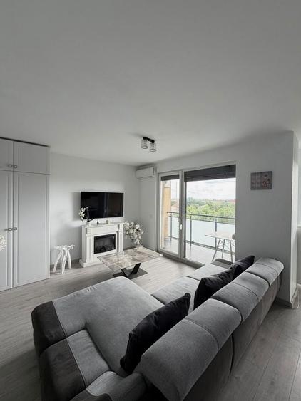 inchiriez apartamen cu 3 camere - 1