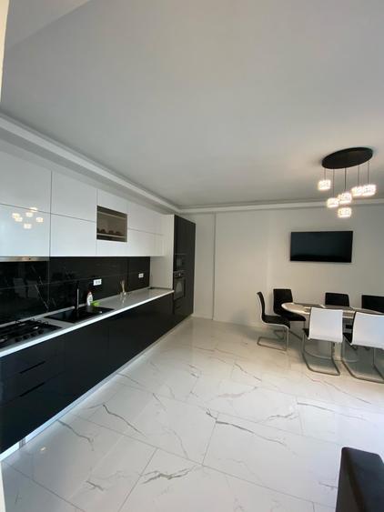 3 camere cu vedere frontală la mare mobilat lux - 12