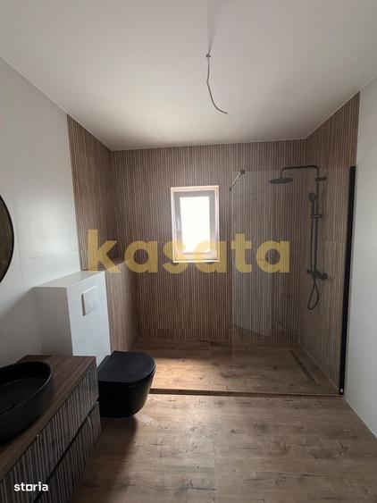 Casă cu 4 camere în Domnești