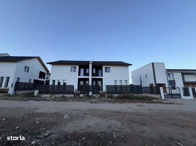 Casă cu 4 camere cu Teren 120 Mp în Cetate