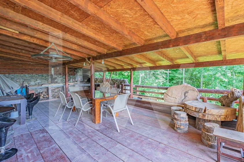 Casa de vacanta spatioasa cu priveliste spectaculoasa in Tocile - 9