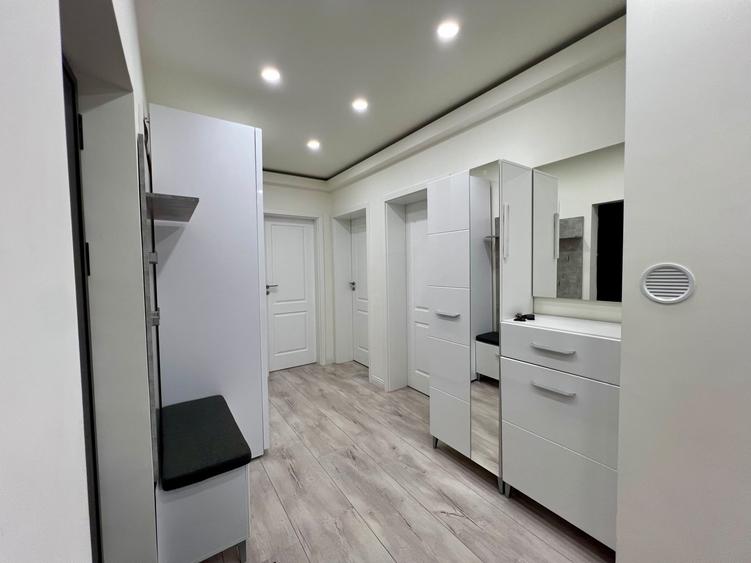 Apartament cu 4 camere decomandat, mobilat în Florești