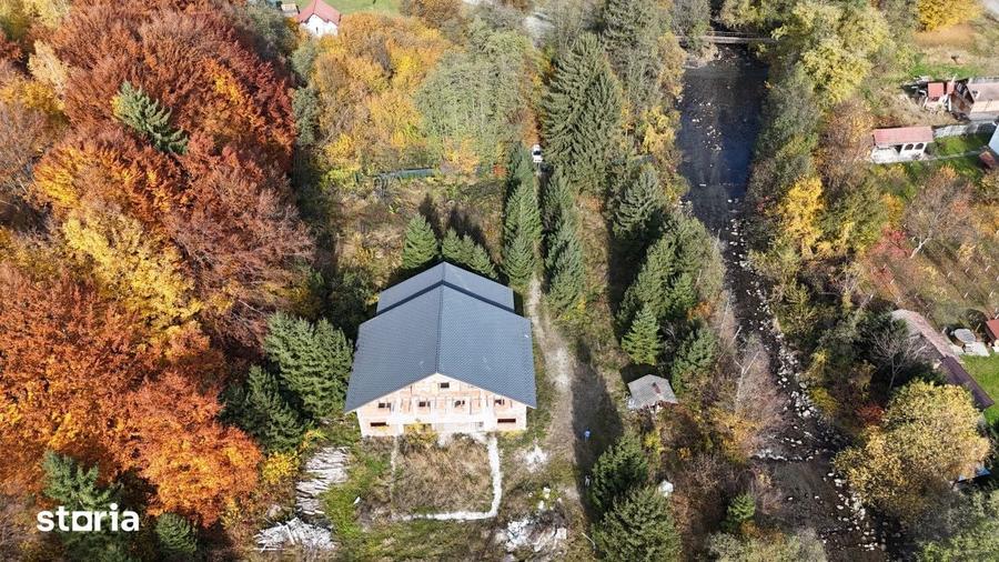 Casă cu Teren 7000 Mp în Central