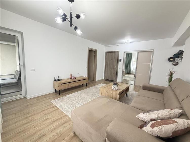Apartament cu 2 camere semidecomandat, mobilat în Noua