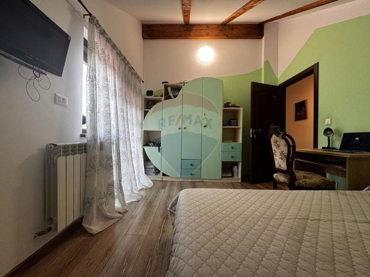 Casă individuală cu 5 camere cu Teren 1600 Mp în Sascut