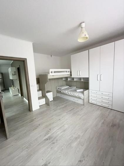 Apartament cu 3 camere decomandat în Florești