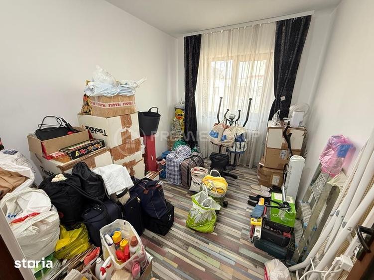 Apartament cu 3 camere semidecomandat în Mircea cel Bătrân