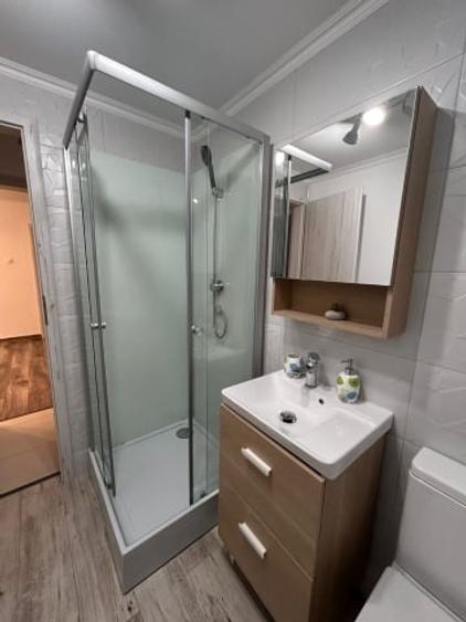 Apartament cu 4 camere decomandat, mobilat în Fizicienilor