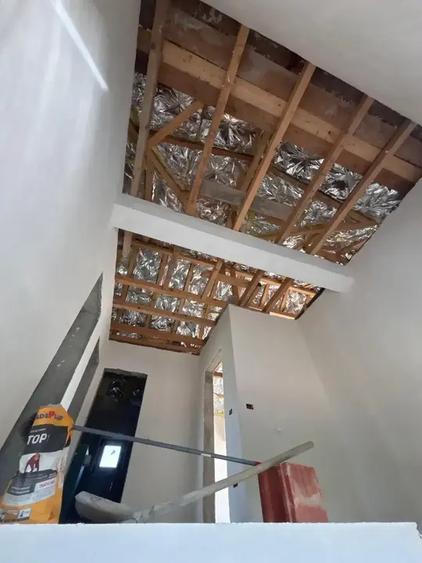 Casă cu 5 camere cu Canalizare în Vest