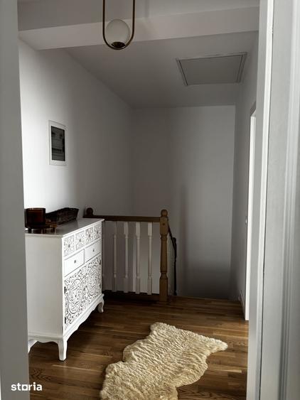 Casă cu 5 camere cu Teren 265 Mp în Mogoșoaia