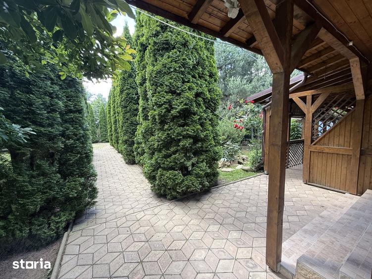 Casă cu 4 camere cu Teren 1700 Mp în Central