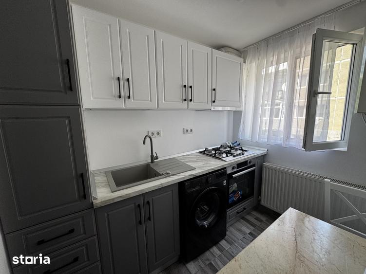 Apartament cu 3 camere semidecomandat în Boldești