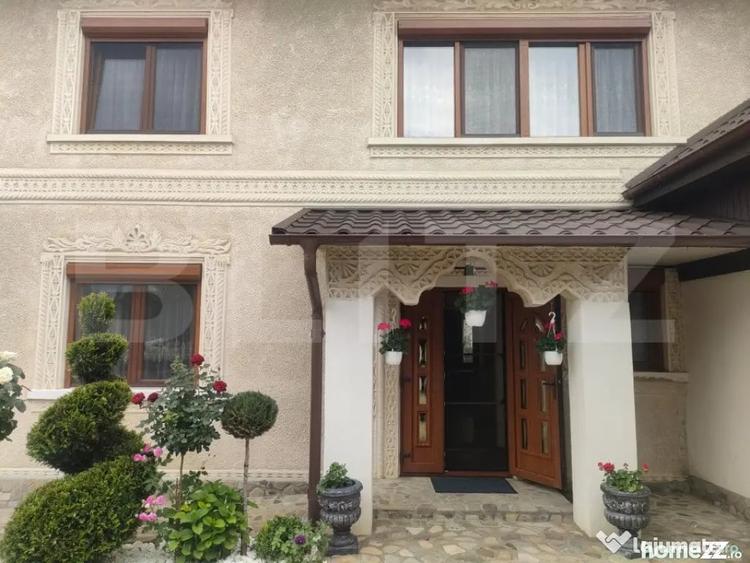 Casă cu 8 camere cu Teren 488 Mp în Marginea