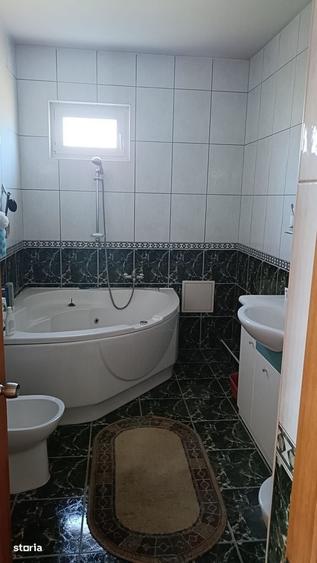 Casă cu 4 camere cu Teren 958 Mp în Central