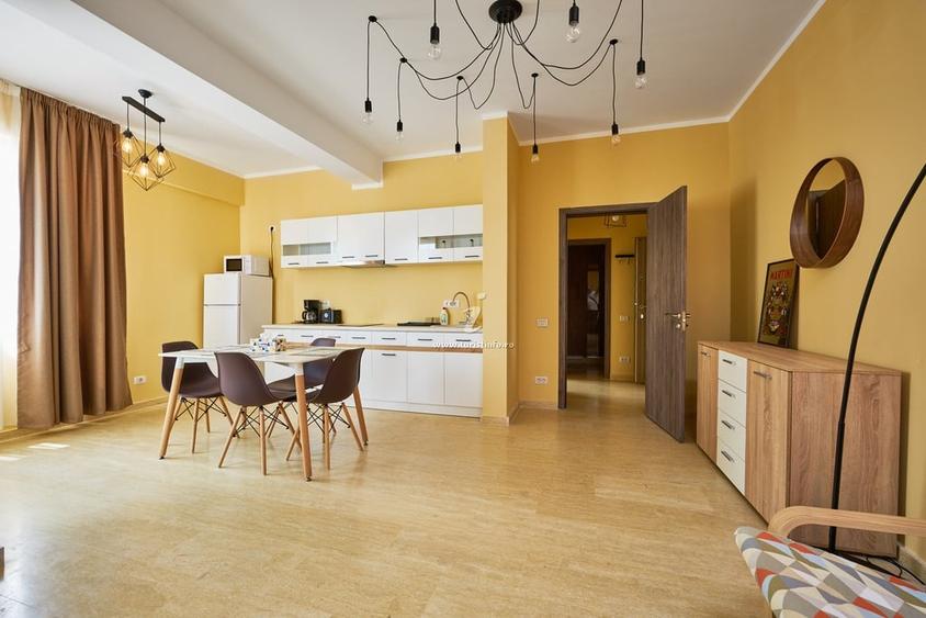 Apartament cu 3 camere decomandat, mobilat în Mamaia-Sat