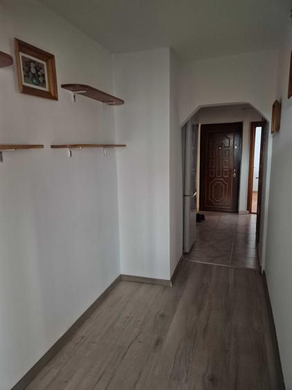 Apartament cu 3 camere decomandat în Șcheia
